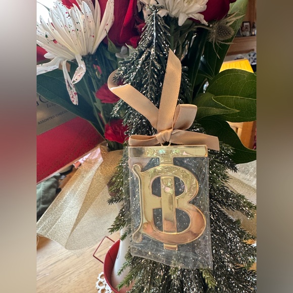 BURBERRY Gold TB LOGO Christmas🎄Ornament🔥Great Gift 🎁 Large, 2.5” x 2” NWT🎄🎁❤️ - Picture 3 of 10